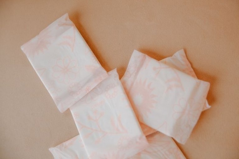 Is het slecht om een tampon door het toilet te spoelen?