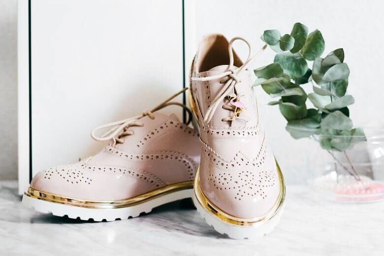 Zo kom je van dat piepgeluid bij je schoenen af